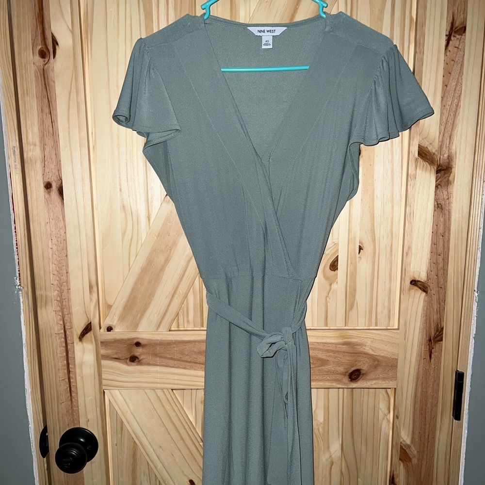Green Nine West wrap dress size xs.